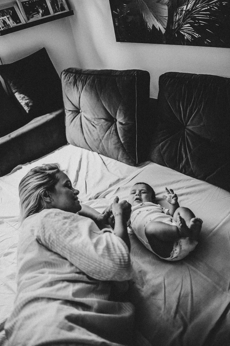 fotografisanje beba kod kuce, porodicno fotografisanje, fotografisanje dece, mama i beba, prve dane sa bebom, kozmetika za bebe, poklon za decu, soba za bebu, decija garderoba, majcinstvo, nega novorodjenceta, priprema za porodjaj, nega beba, dojenje