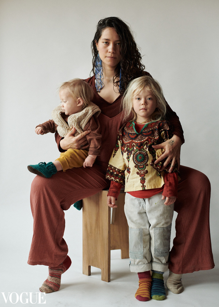 Family contemporary photographer working with natural light and real emotion 