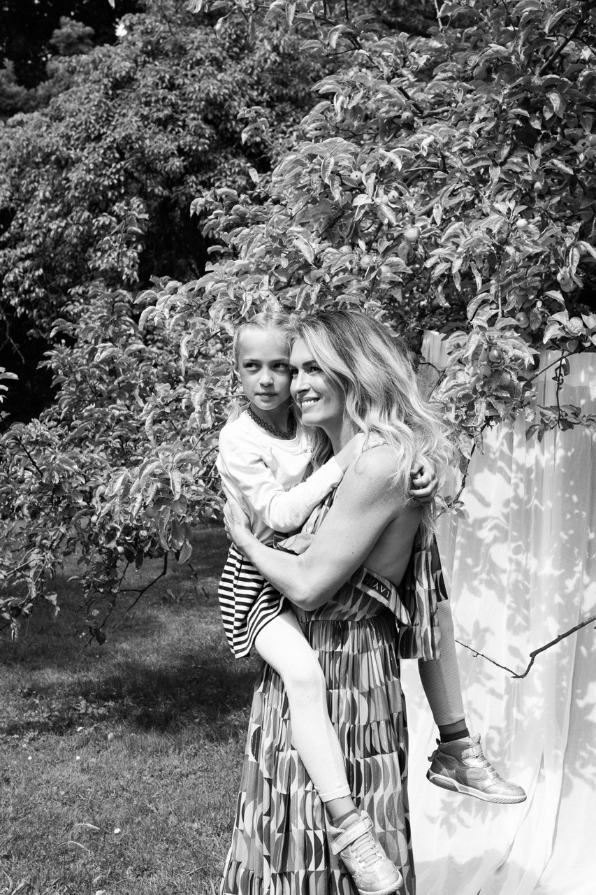 BACKSTAGE. Dana Lišková — Empathetic Photographer | Introspective Artist |Neurodivergent Coach | Founder of Artepy.cz