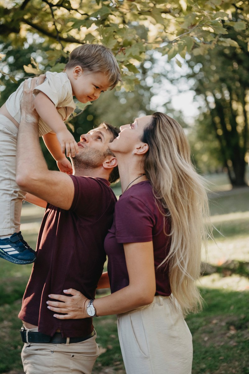 Aleksandra, Lazar, Marin i Leo / porodicno fotografisanje napolju. Deciji i porodicni fotograf u Beogradu Oksana Skendzic