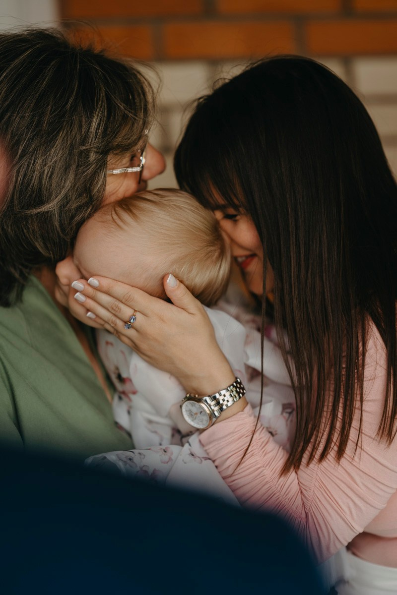 Verino krstenje / Crkva Rodjenja Presvete Bogorodice, Batajnica. Deciji i porodicni fotograf u Beogradu Oksana Skendzic