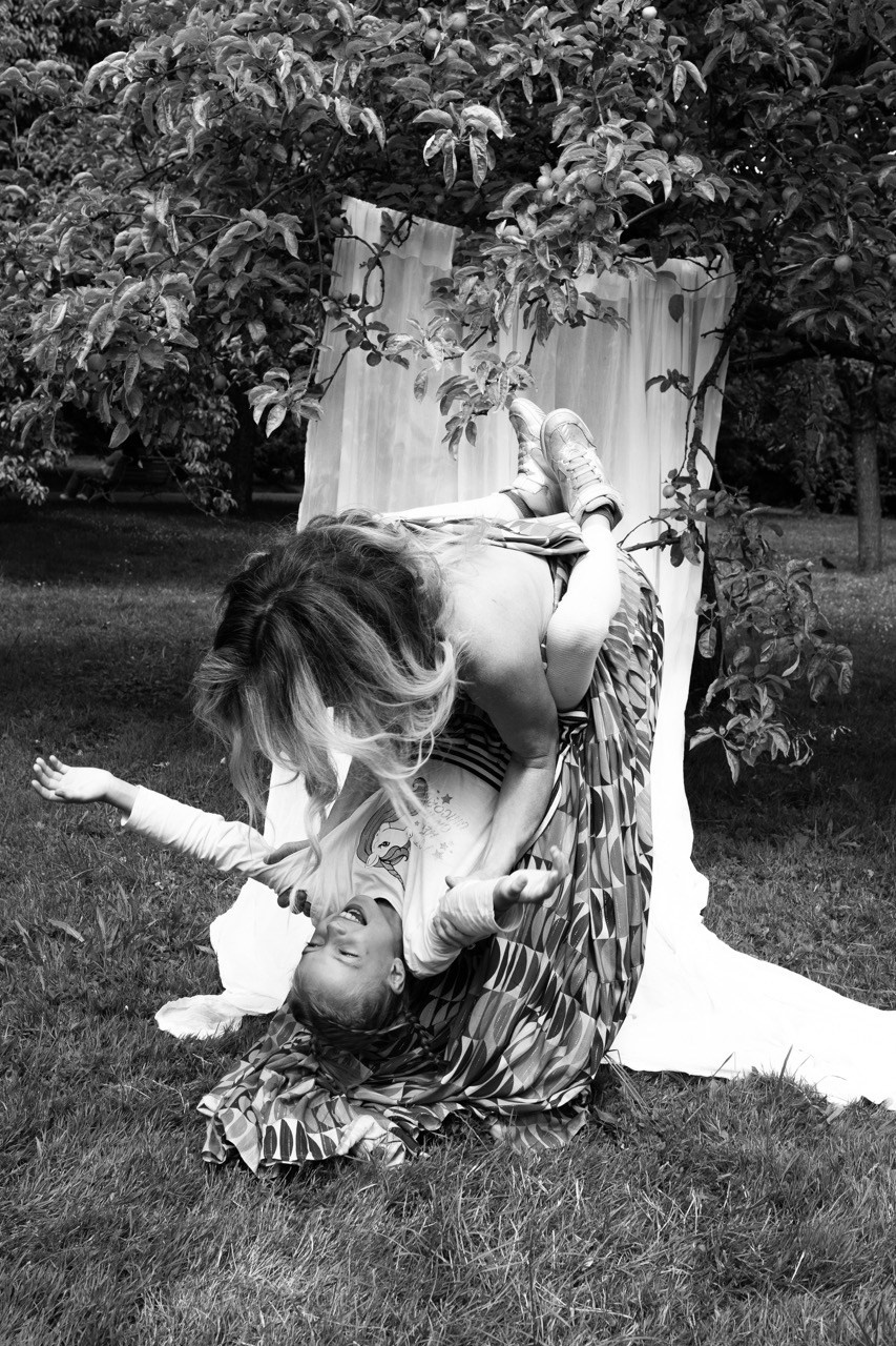 BACKSTAGE. Dana Lišková — Empathetic Photographer | Introspective Artist |Neurodivergent Coach | Founder of Artepy.cz