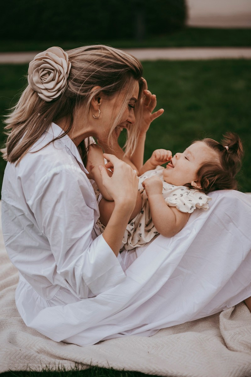 Kristina, Martin, Petra i Novak / porodicno fotografisanje napolju. Deciji i porodicni fotograf u Beogradu Oksana Skendzic