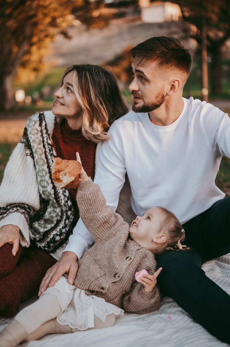 Anastasija, Aleksej i Agata / porodicno fotografisanje napolju. Deciji i porodicni fotograf u Beogradu Oksana Skendzic