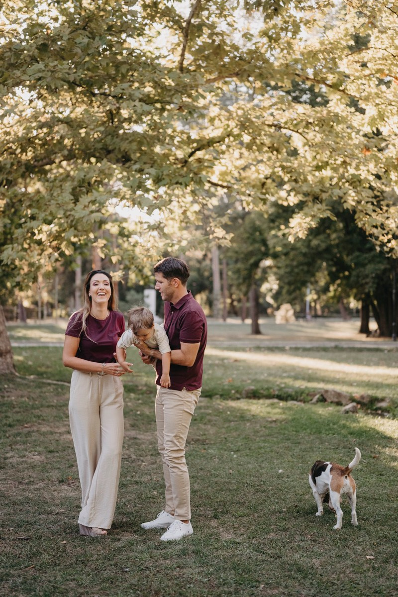 Aleksandra, Lazar, Marin i Leo / porodicno fotografisanje napolju. Deciji i porodicni fotograf u Beogradu Oksana Skendzic