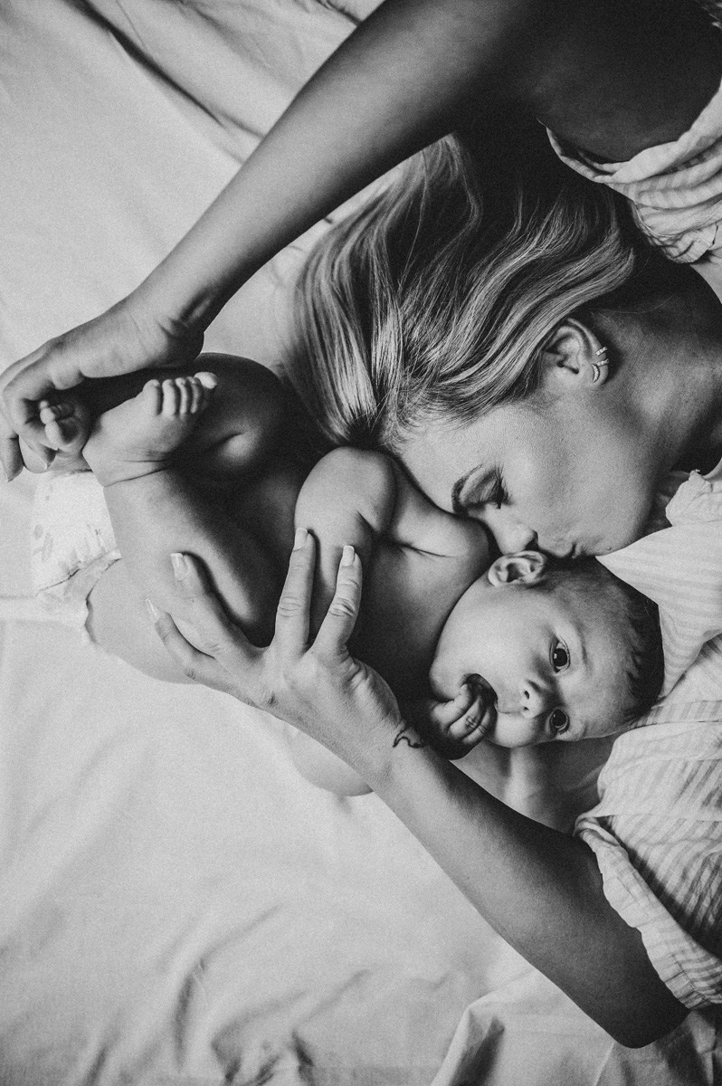 fotografisanje beba kod kuce, porodicno fotografisanje, fotografisanje dece, mama i beba, prve dane sa bebom, kozmetika za bebe, poklon za decu, soba za bebu, decija garderoba, majcinstvo, nega novorodjenceta, priprema za porodjaj, nega beba, dojenje