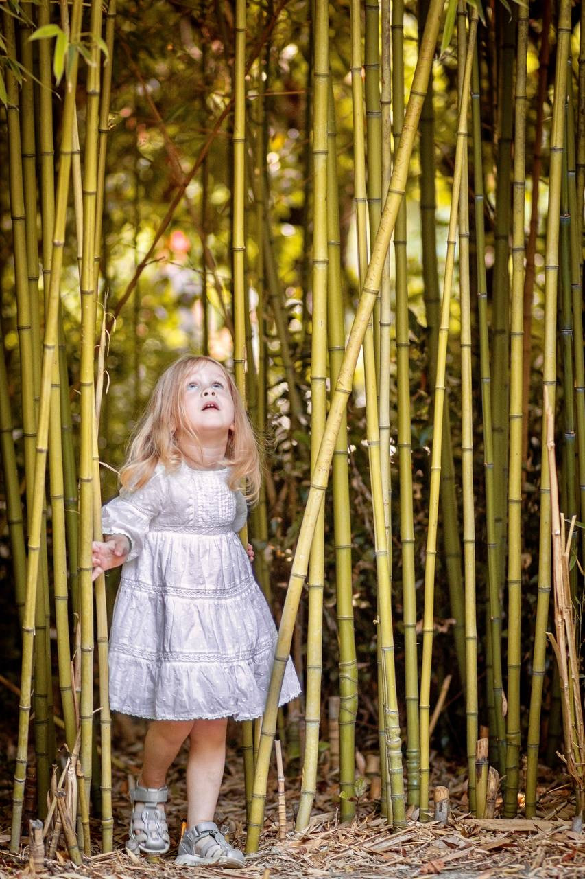 Mom and daughter photo walk in National Garden. Family Photographer in Greece