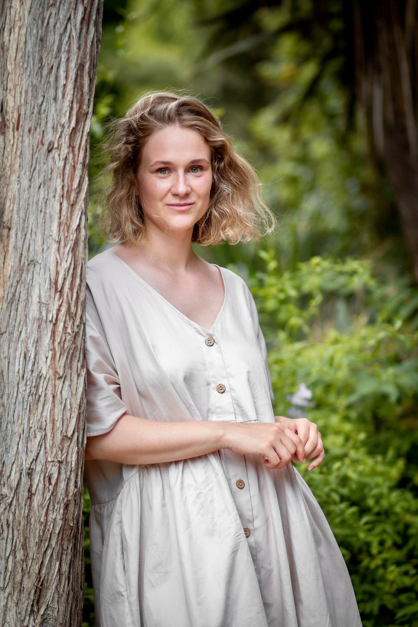 Mom and daughter photo walk in National Garden. Family Photographer in Greece