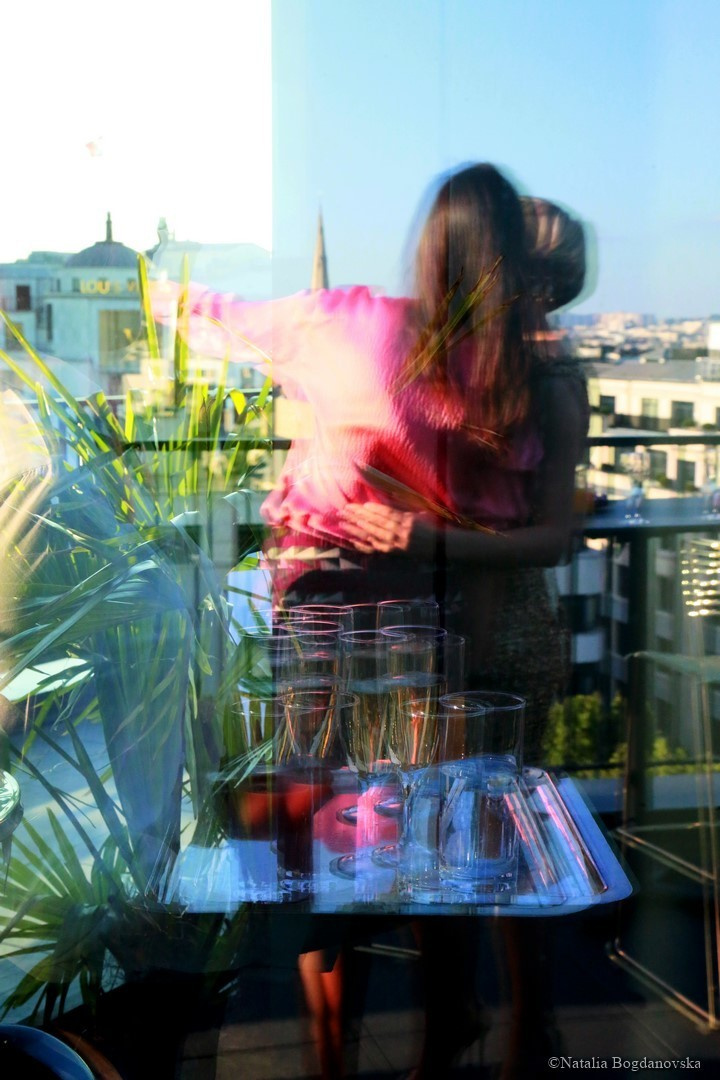 Sur les toits de Paris. Soirée. Natalia Bogdanovska. Films et photographie corporate en France