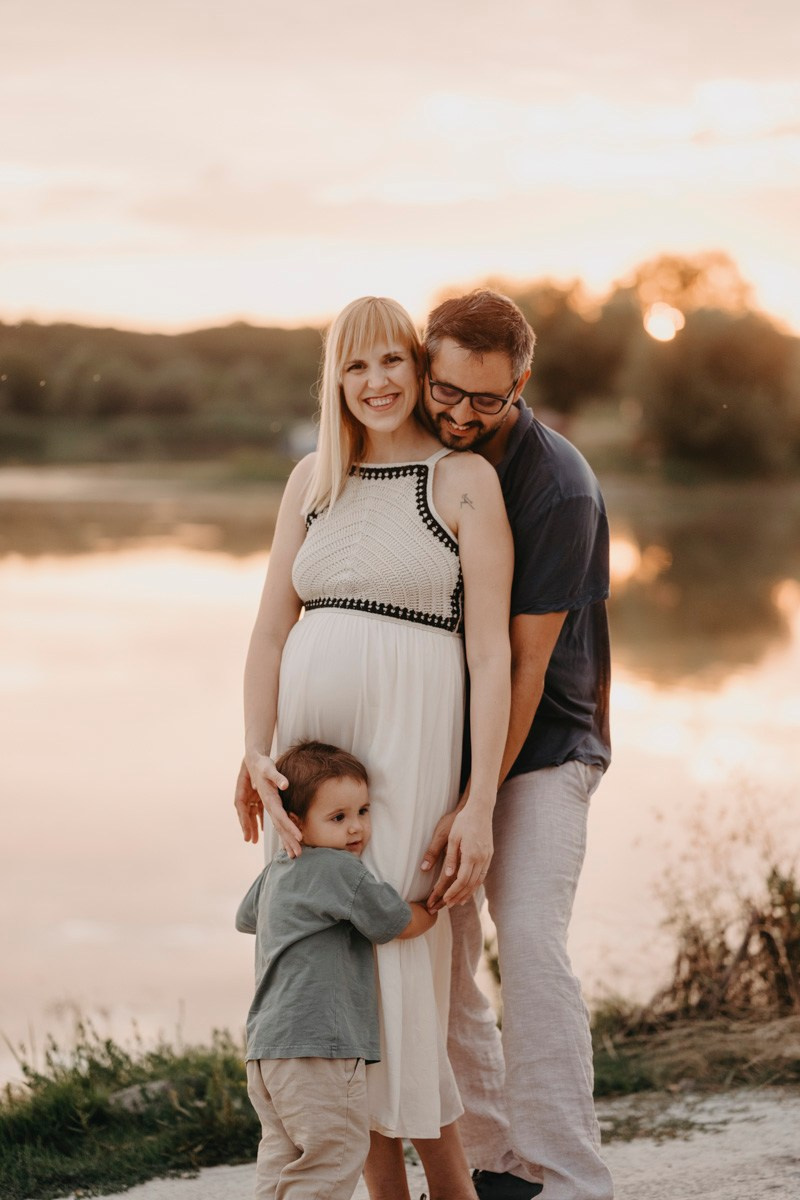 Dijana, Relja i Teo / porodicno fotografisanje napolju. Deciji i porodicni fotograf u Beogradu Oksana Skendzic