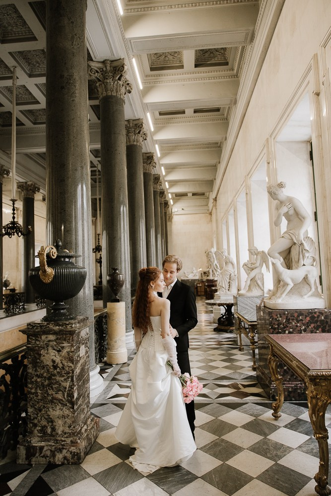 Anna & David (Hochzeitsfotoshooting im Museum). Familien & Hochzeitfotografin Nadja Holzmann