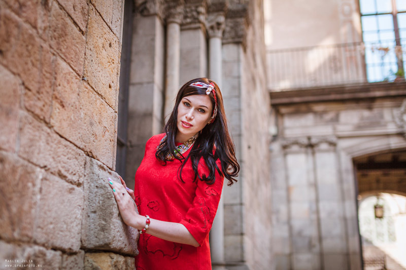 Elegante sesión de fotos en el puerto de Barcelona. Fotógrafo en Barcelona  Maslik Yulia