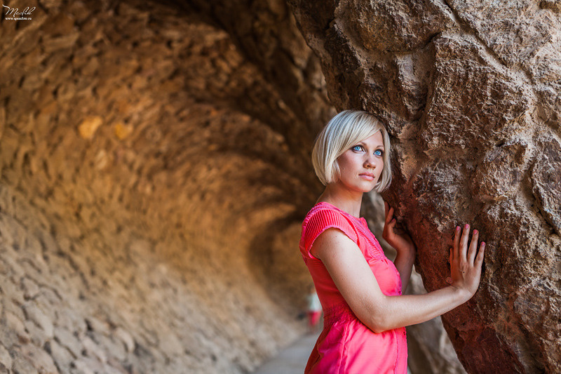 Sesión de fotos de retrato en el Park Güell. Fotógrafo en Barcelona  Maslik Yulia