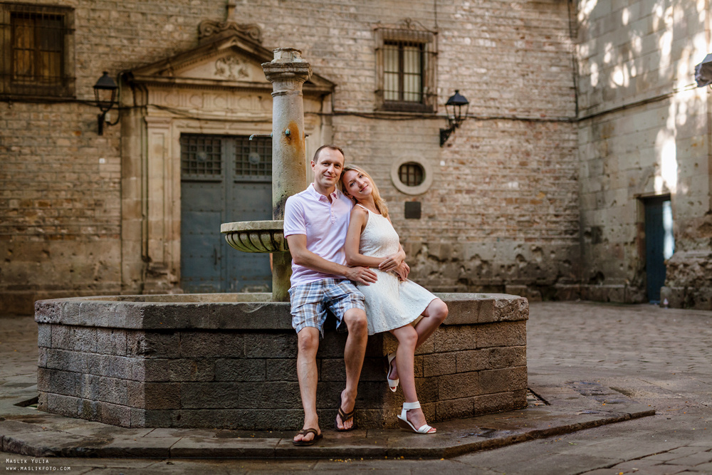 Sesión fotográfica familiar de verano en Barcelona. Fotógrafo en Barcelona  Maslik Yulia