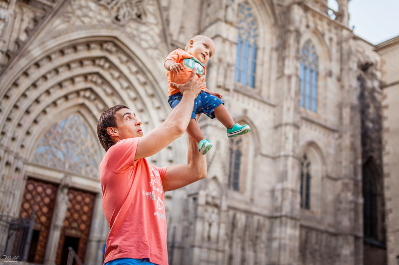 Dziarska rodzinna sesja zdjęciowa w Barcelonie. Fotograf w Barcelonie Hiszpanii Maslik Yulia