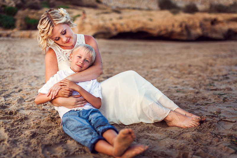 Fantástica sesión de fotos de mamá con hijo en Tarragona. Fotógrafo en Barcelona  Maslik Yulia