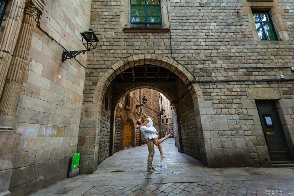 Przyjemna sesja zdjęciowa w Barcelonie. Fotograf w Barcelonie Hiszpanii Maslik Yulia