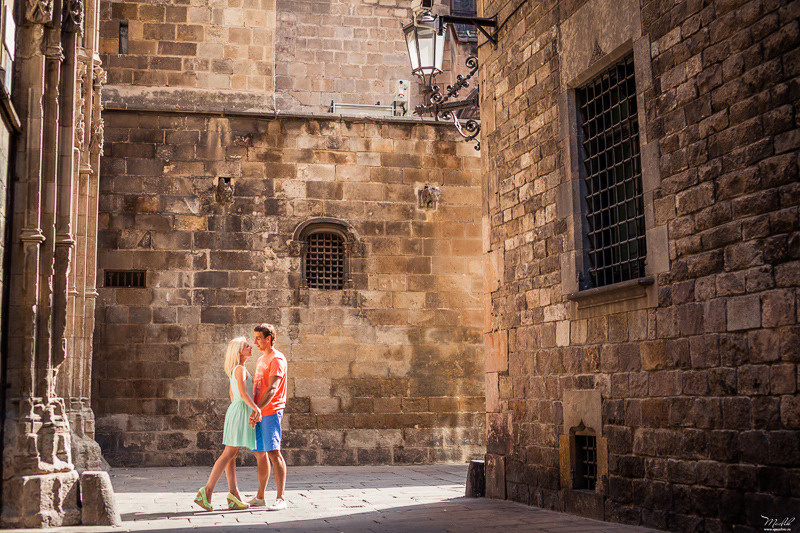 Dziarska rodzinna sesja zdjęciowa w Barcelonie. Fotograf w Barcelonie Hiszpanii Maslik Yulia