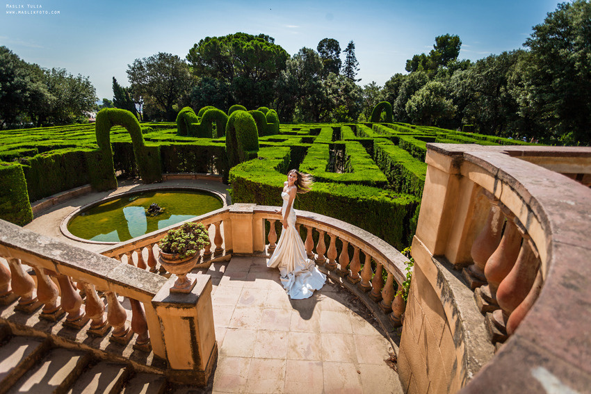 Свадебная фотосессия в Барселоне в парке Лабиринт. Фотограф в Барселоне Испании Маслик Юлия