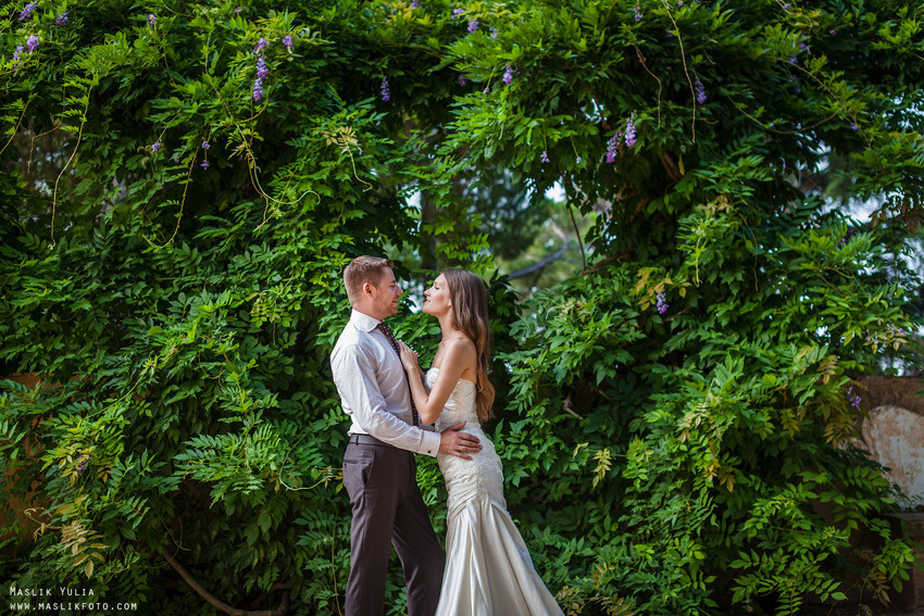 Свадебная фотосессия в Барселоне в парке Лабиринт. Фотограф в Барселоне Испании Маслик Юлия