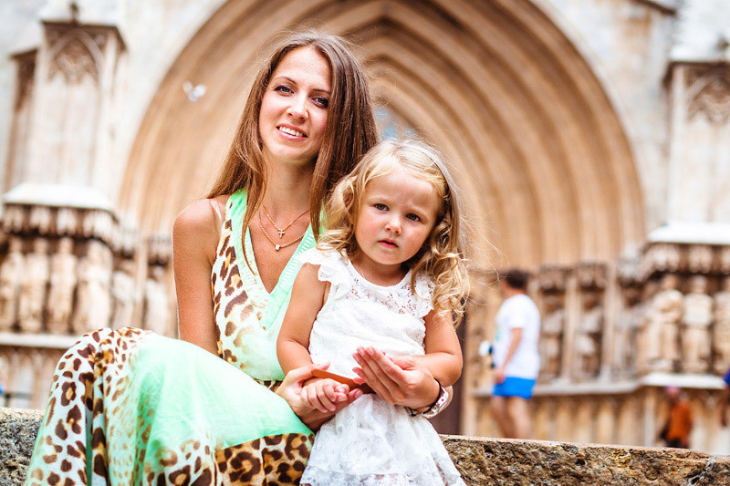 Family photo shoot in Tarragona. Photographer in Barcelona Spain Maslik Yulia