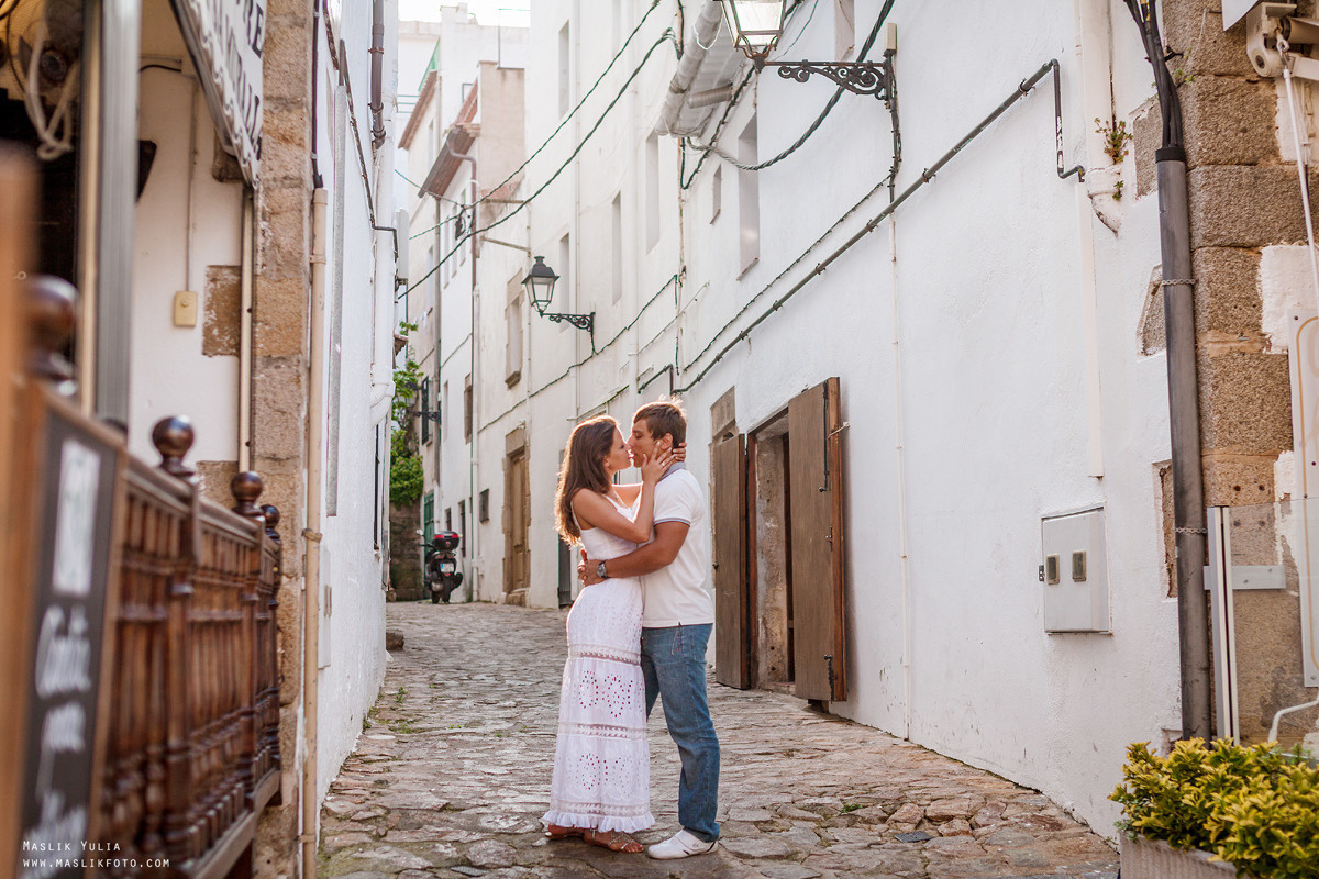Sea photo session in Tossa de Mar. Photographer in Barcelona Spain Maslik Yulia