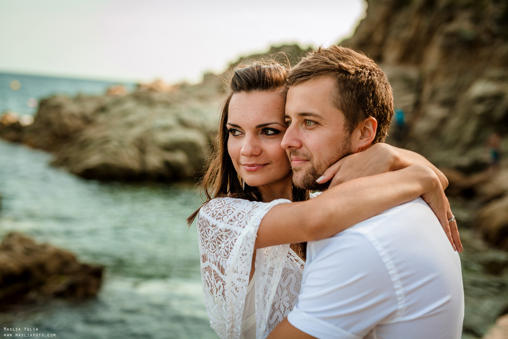 Sesión de fotos de playa en la Costa Brava. Fotógrafo en Barcelona  Maslik Yulia