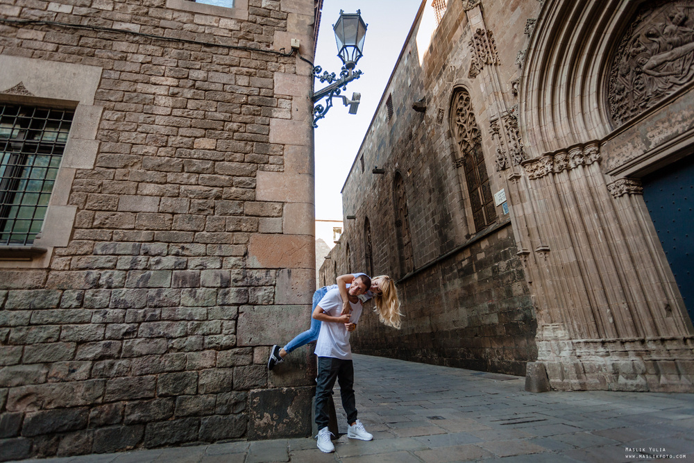 Динамичная фотосессия в Барселоне. Фотограф в Барселоне Испании Маслик Юлия