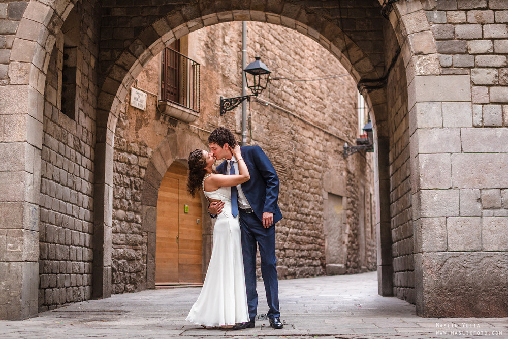 Sesión de fotos de boda de playa en España. Fotógrafo en Barcelona  Maslik Yulia