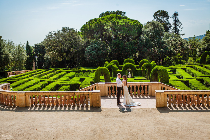 Свадебная фотосессия в Барселоне в парке Лабиринт. Фотограф в Барселоне Испании Маслик Юлия