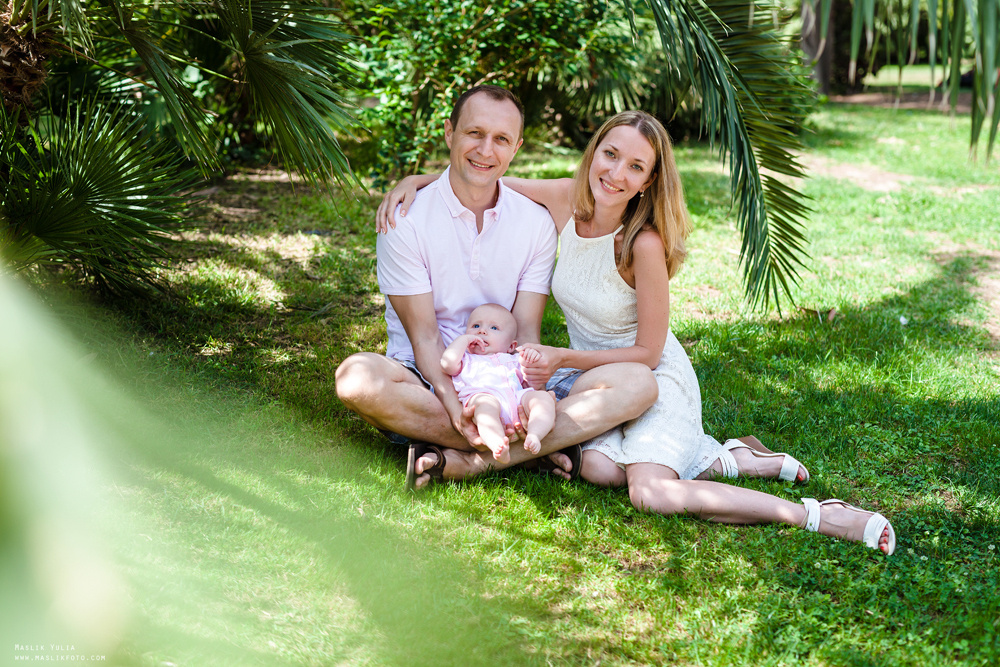 Sesión fotográfica familiar de verano en Barcelona. Fotógrafo en Barcelona  Maslik Yulia