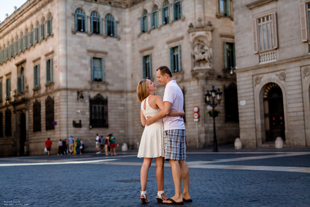 Sesión fotográfica familiar de verano en Barcelona. Fotógrafo en Barcelona  Maslik Yulia