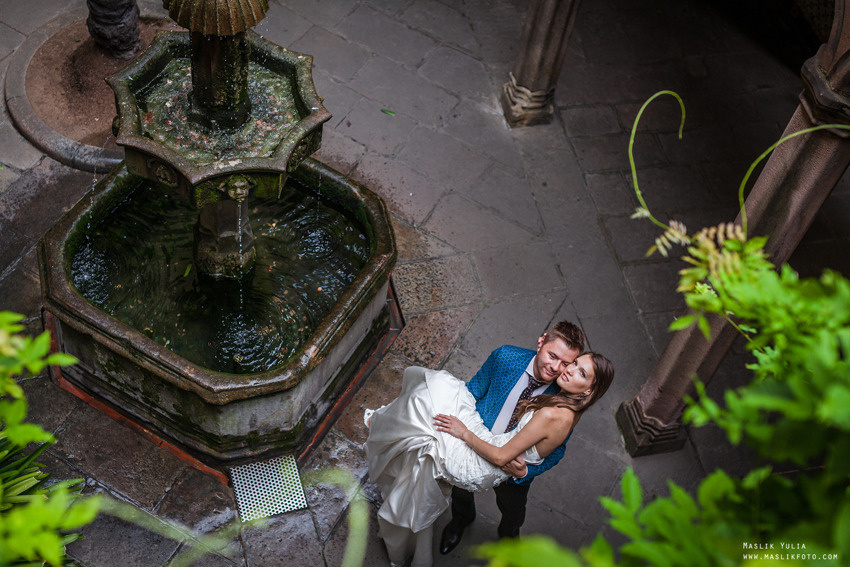 Свадебная фотосессия в Барселоне в парке Лабиринт. Фотограф в Барселоне Испании Маслик Юлия