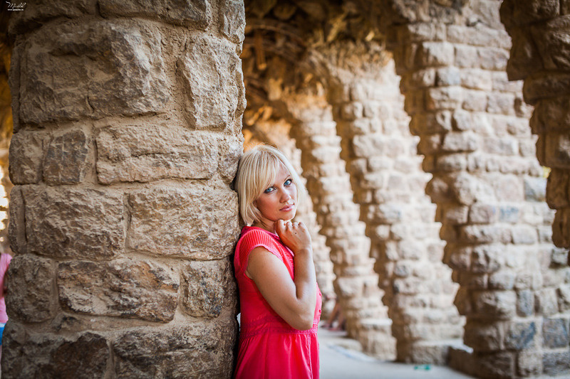 Sesión de fotos de retrato en el Park Güell. Fotógrafo en Barcelona  Maslik Yulia