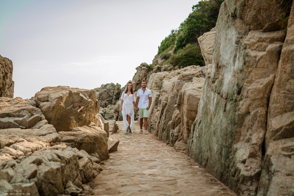 Sesión de fotos de playa en la Costa Brava. Fotógrafo en Barcelona  Maslik Yulia