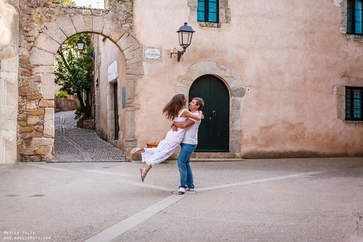Sea photo session in Tossa de Mar. Photographer in Barcelona Spain Maslik Yulia