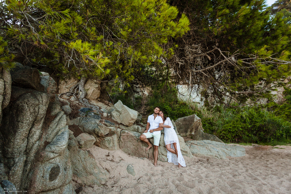 Sesión de fotos de playa en la Costa Brava. Fotógrafo en Barcelona  Maslik Yulia