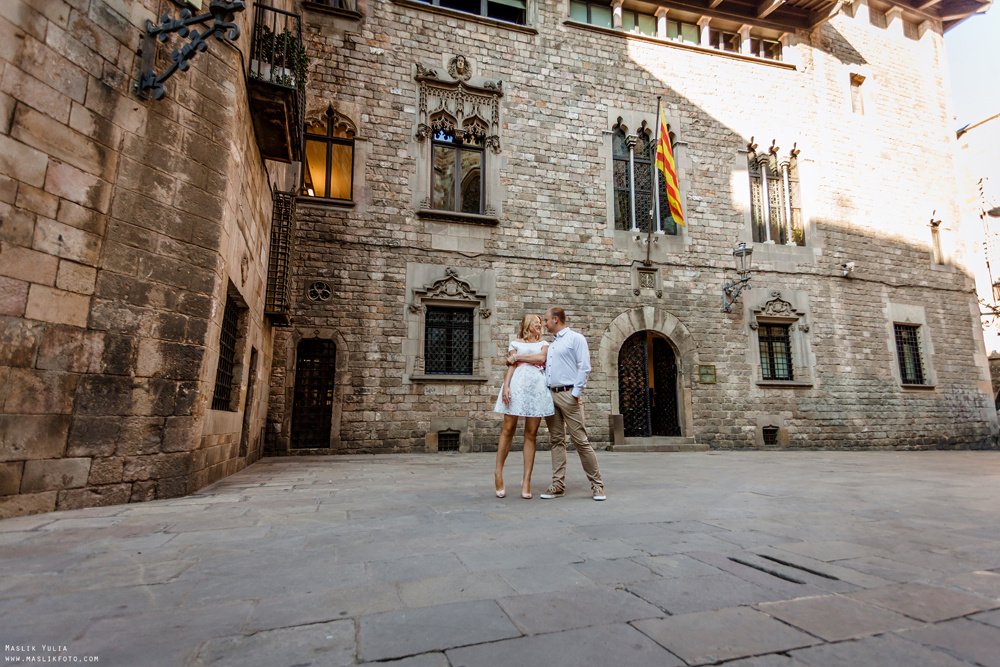 Przyjemna sesja zdjęciowa w Barcelonie. Fotograf w Barcelonie Hiszpanii Maslik Yulia