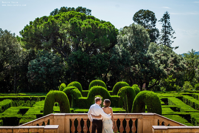 Свадебная фотосессия в Барселоне в парке Лабиринт. Фотограф в Барселоне Испании Маслик Юлия