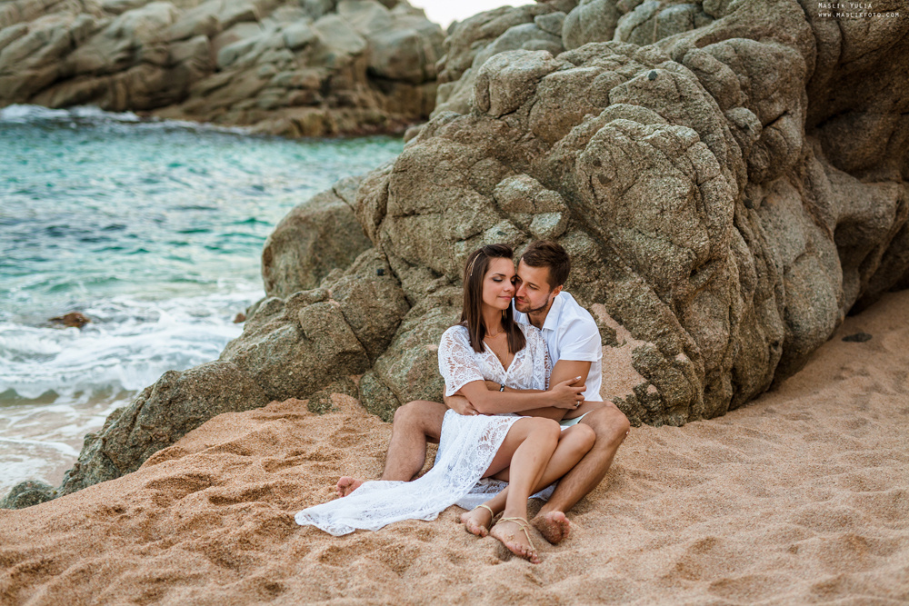 Sesión de fotos de playa en la Costa Brava. Fotógrafo en Barcelona  Maslik Yulia