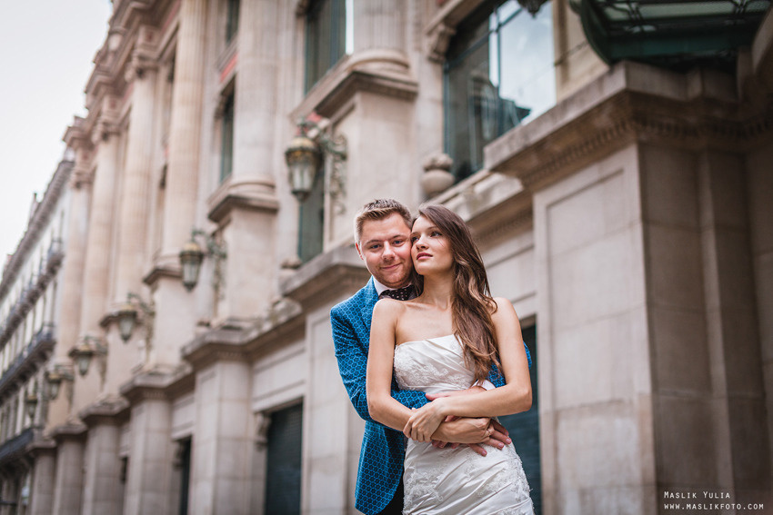 Свадебная фотосессия в Барселоне в парке Лабиринт. Фотограф в Барселоне Испании Маслик Юлия