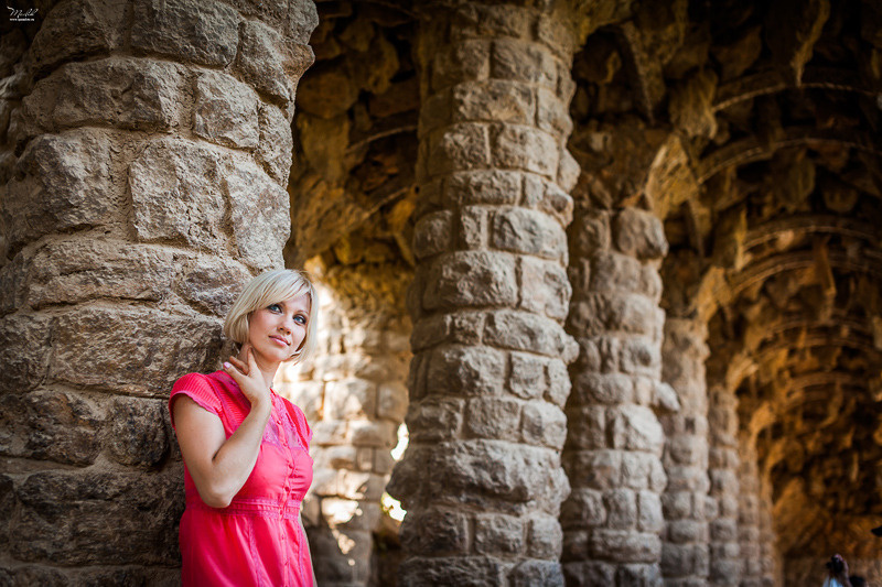 Sesión de fotos de retrato en el Park Güell. Fotógrafo en Barcelona  Maslik Yulia