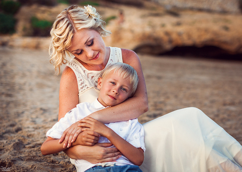 Fantástica sesión de fotos de mamá con hijo en Tarragona. Fotógrafo en Barcelona  Maslik Yulia