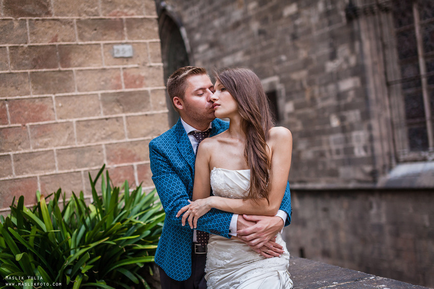 Свадебная фотосессия в Барселоне в парке Лабиринт. Фотограф в Барселоне Испании Маслик Юлия