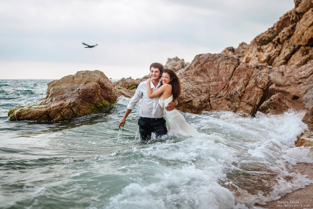 Sesión de fotos de boda de playa en España. Fotógrafo en Barcelona  Maslik Yulia