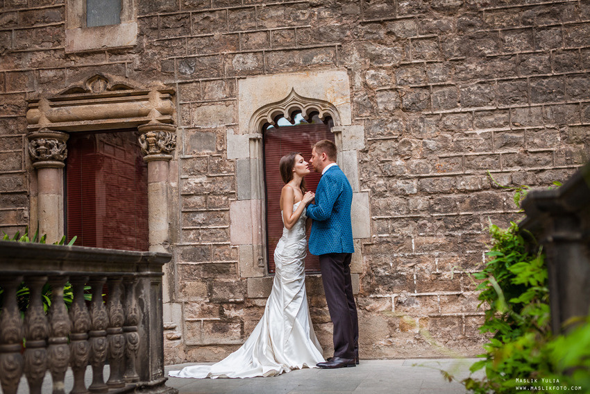 Свадебная фотосессия в Барселоне в парке Лабиринт. Фотограф в Барселоне Испании Маслик Юлия