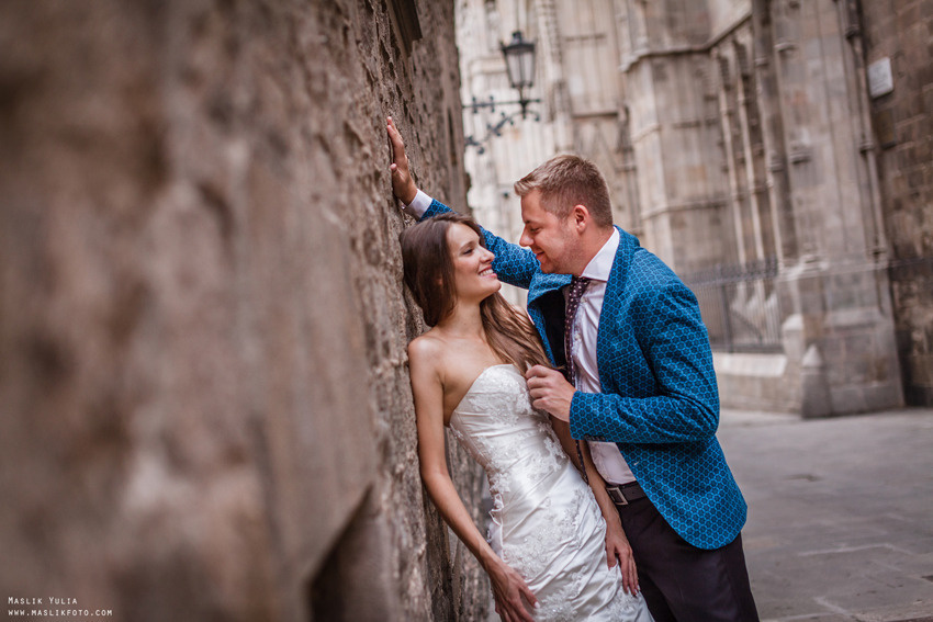Свадебная фотосессия в Барселоне в парке Лабиринт. Фотограф в Барселоне Испании Маслик Юлия