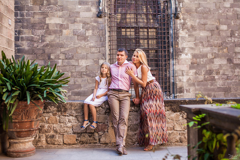 Letnia rodzinna sesja zdjęciowa w Barcelonie. Fotograf w Barcelonie Hiszpanii Maslik Yulia