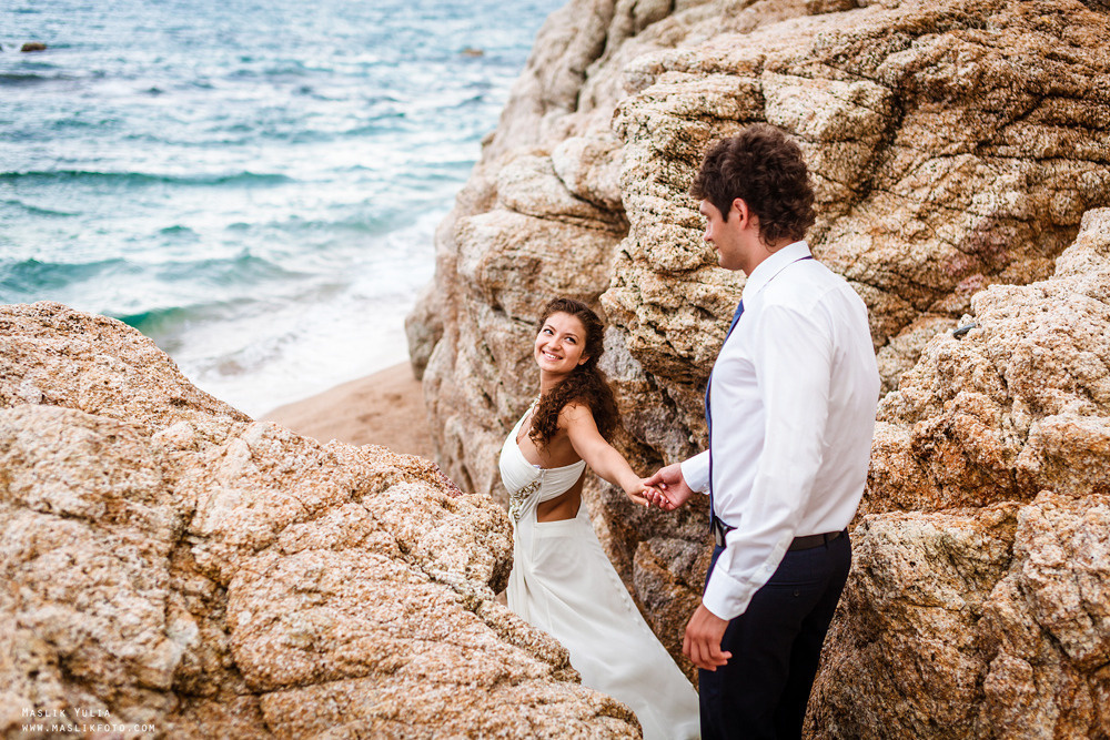 Sesión de fotos de boda de playa en España. Fotógrafo en Barcelona  Maslik Yulia