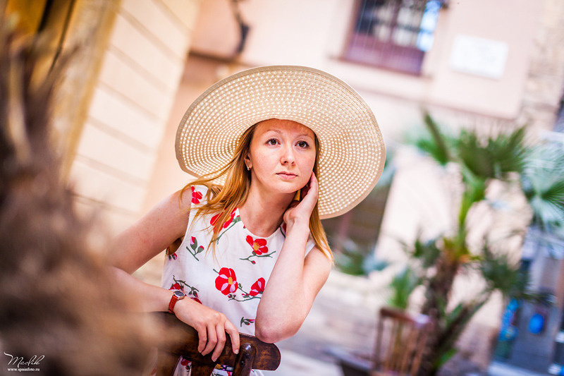 Sesión de fotos de retrato en el barrio gótico. Fotógrafo en Barcelona  Maslik Yulia